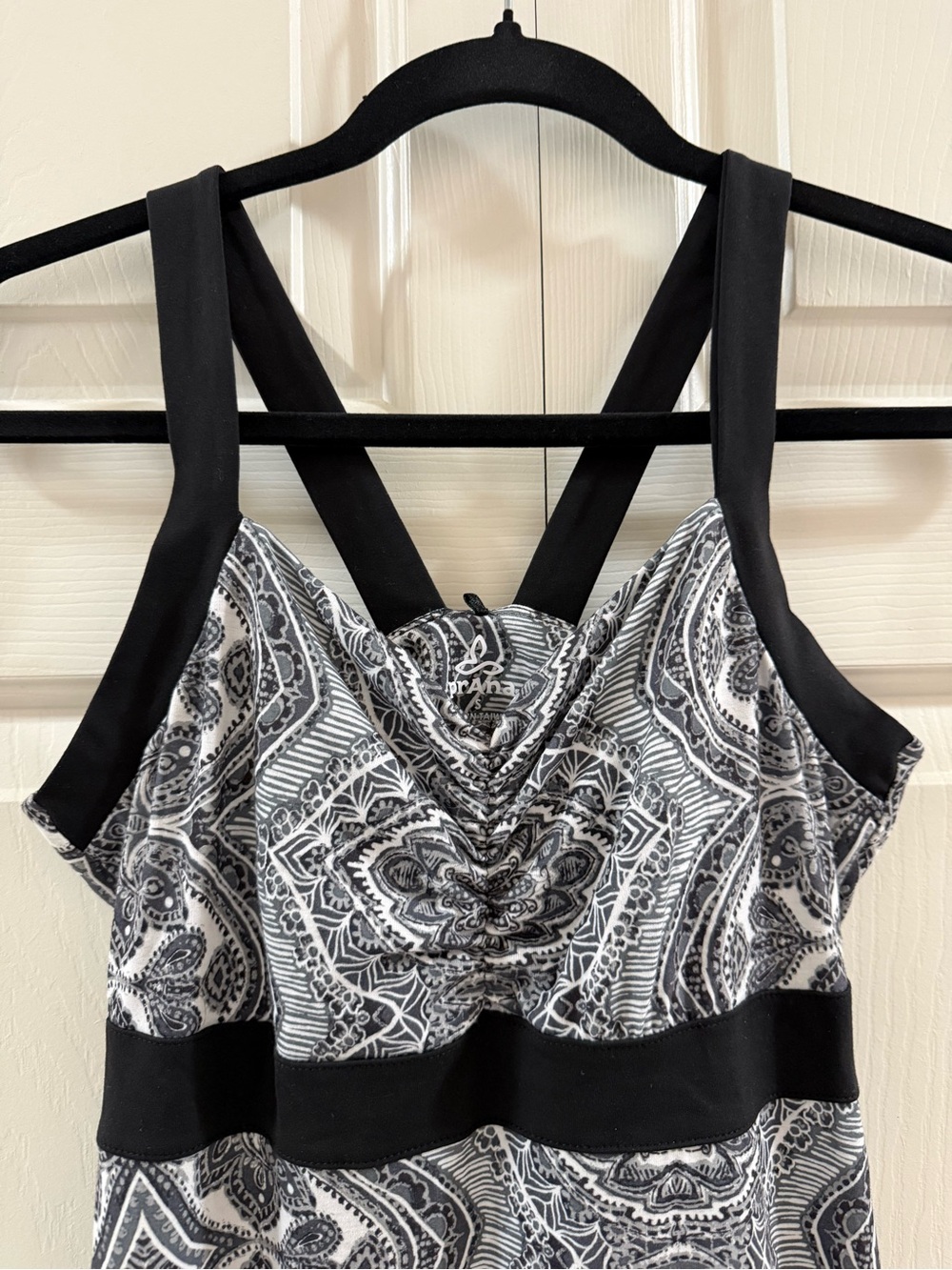 prAna Amaya Black White Paisley Athletic Dress Shelf Bra Small - Picture 3 of 7